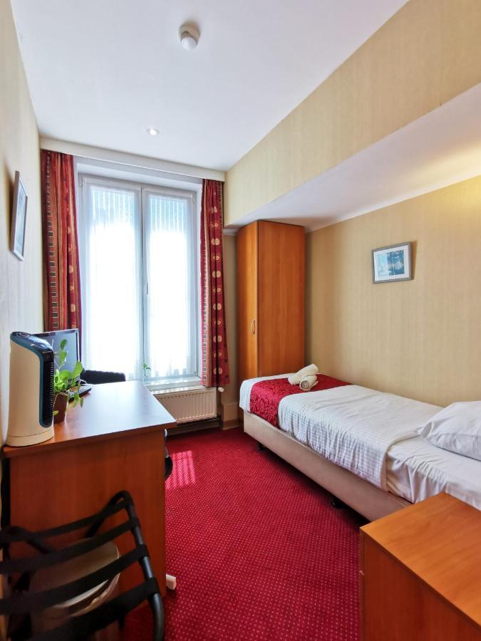 Hotel Cardiff Oostende Ruang foto