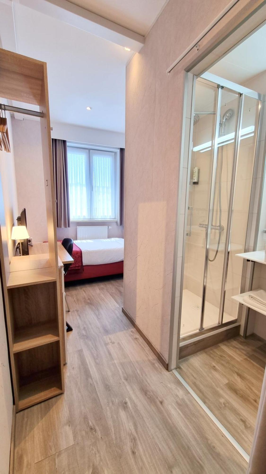 Hotel Cardiff Oostende Ruang foto