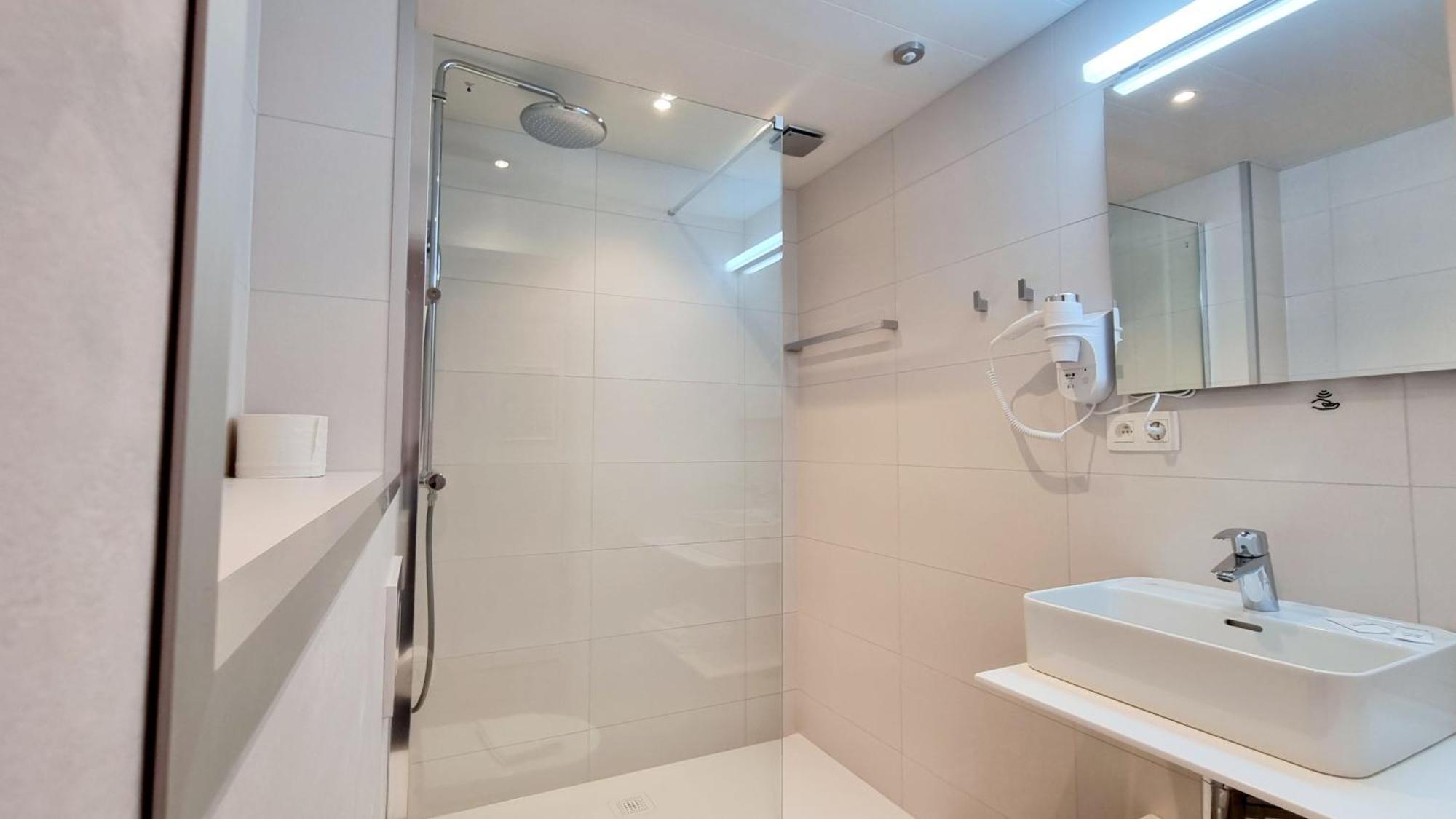 Hotel Cardiff Oostende Ruang foto