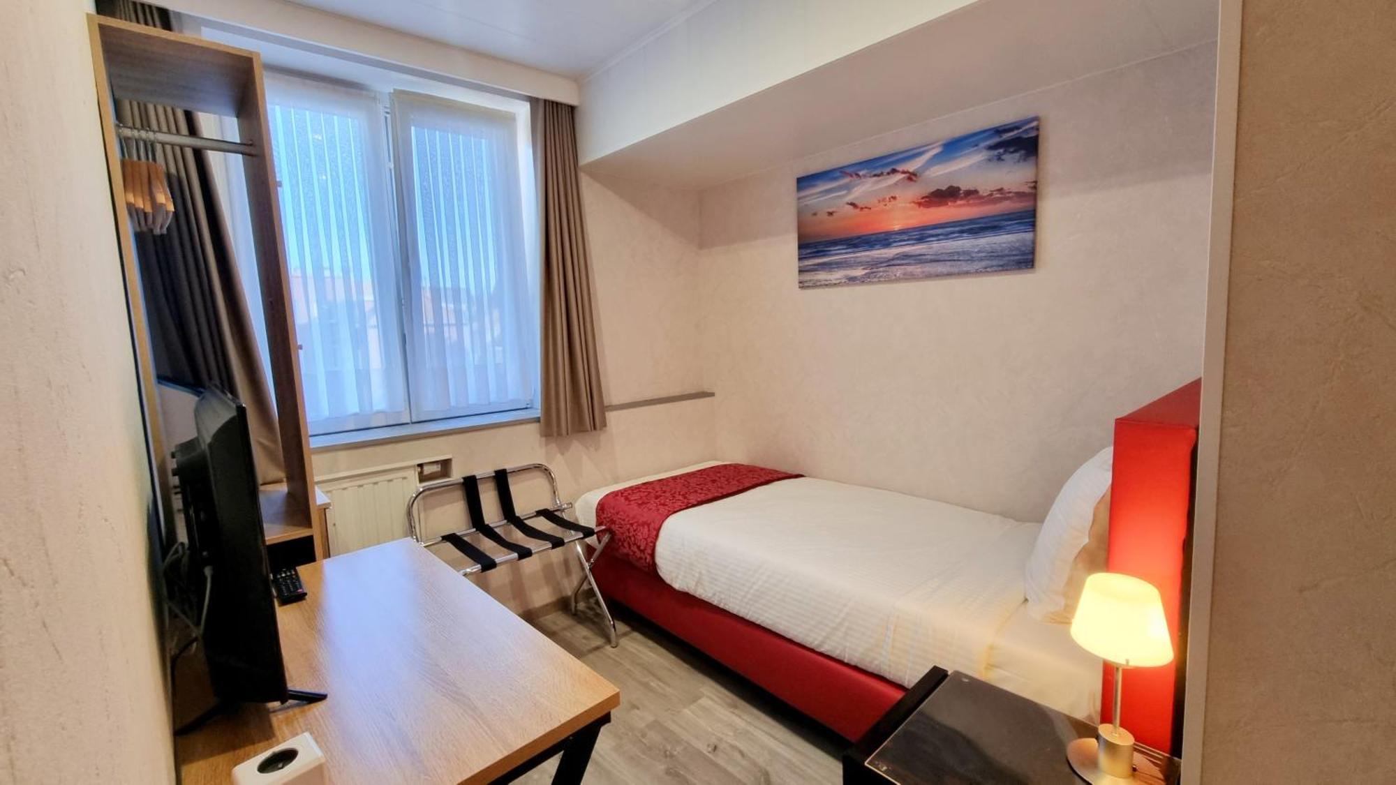 Hotel Cardiff Oostende Ruang foto