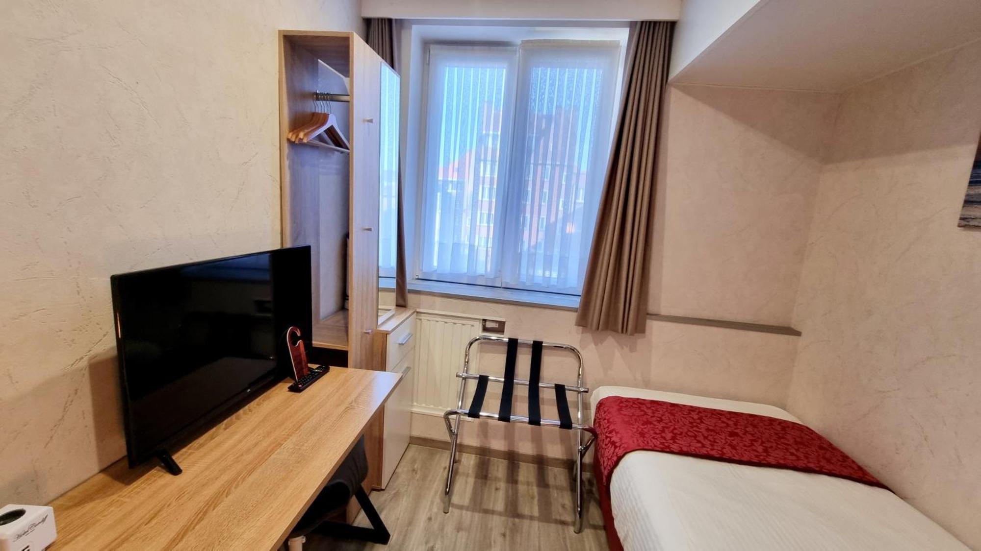 Hotel Cardiff Oostende Ruang foto