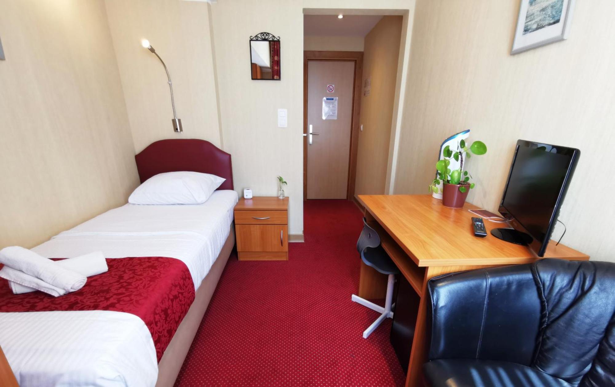 Hotel Cardiff Oostende Ruang foto